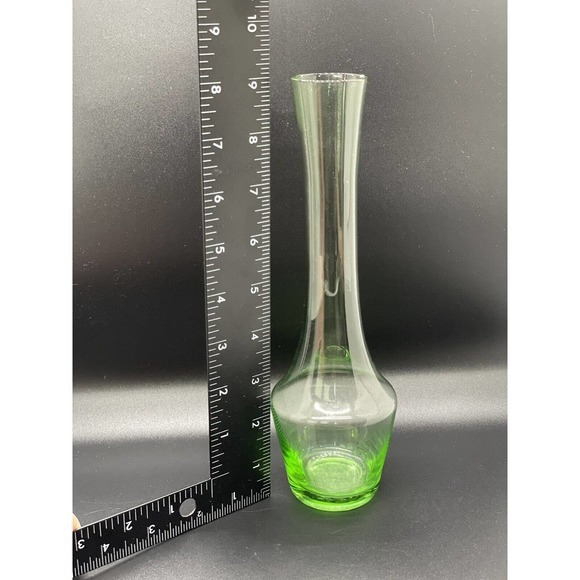 Bright Green Depression Style Glass‎ Bud Vase - Picture 4 of 4